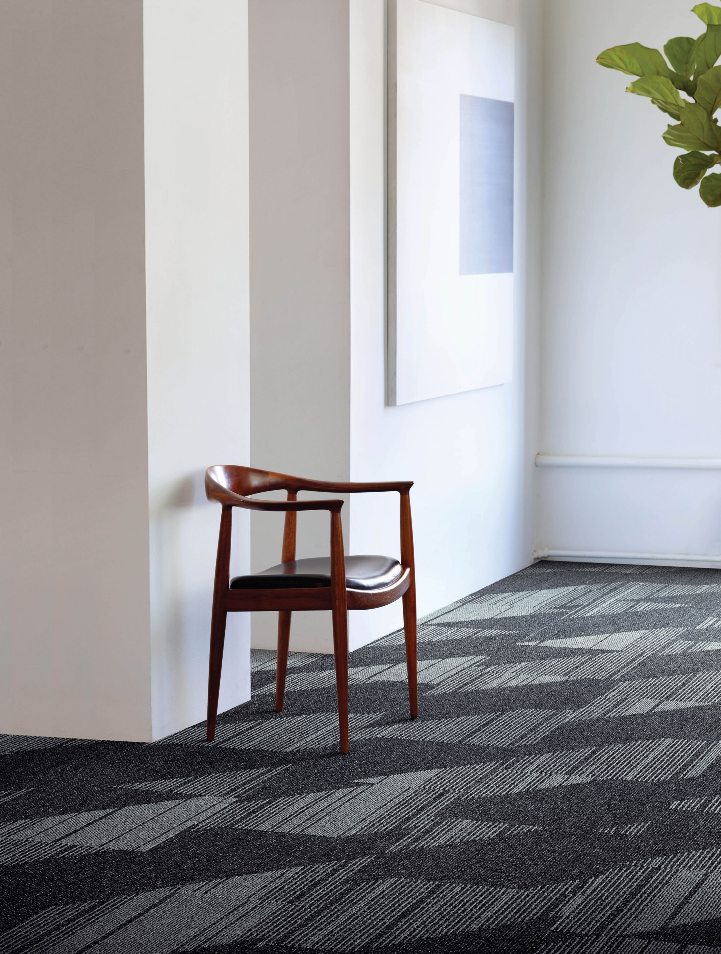 Interface Detours carpet tile in corridor with chair imagen número 5